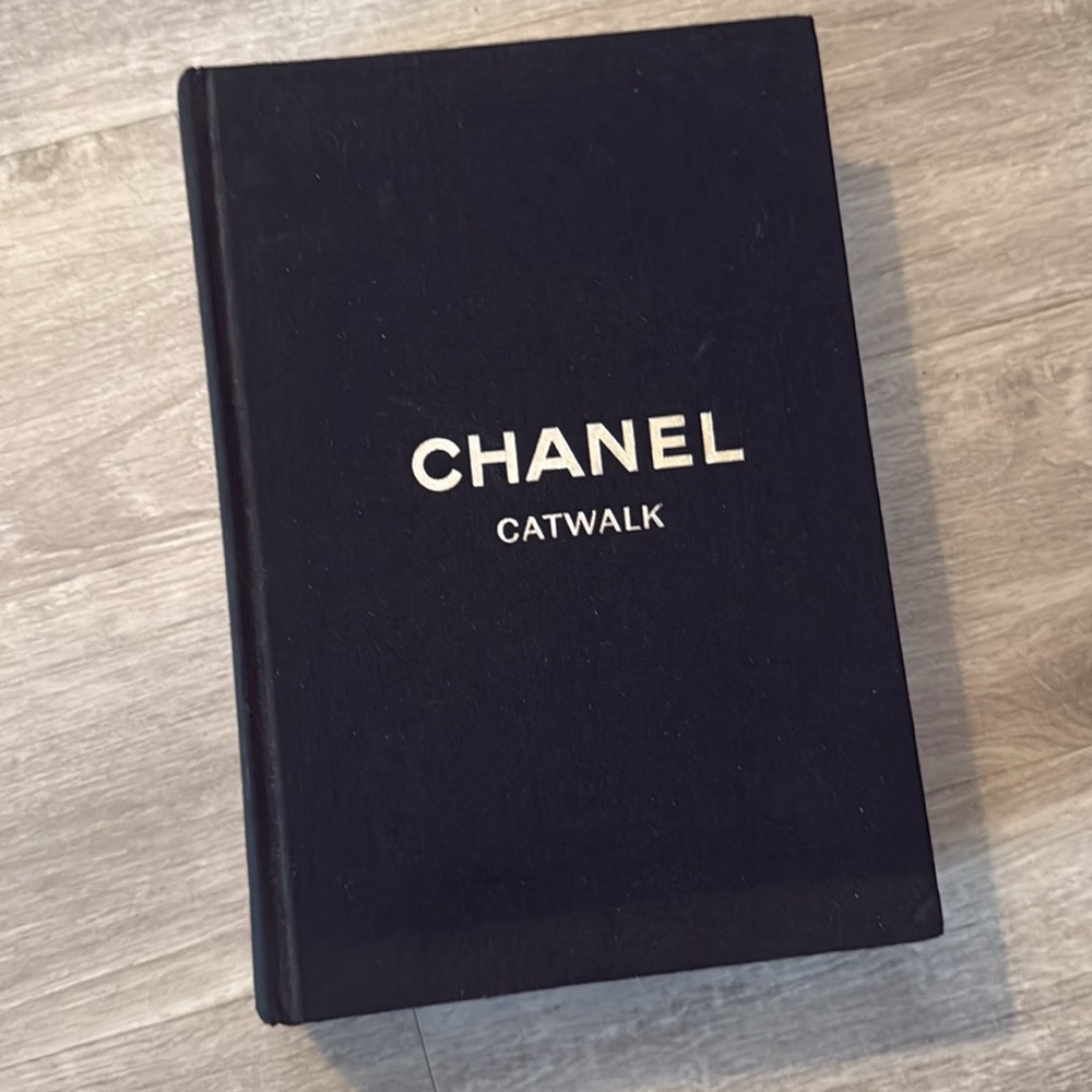 🖤CHANEL•Catwalk•Coffee Table Book•NWT🖤